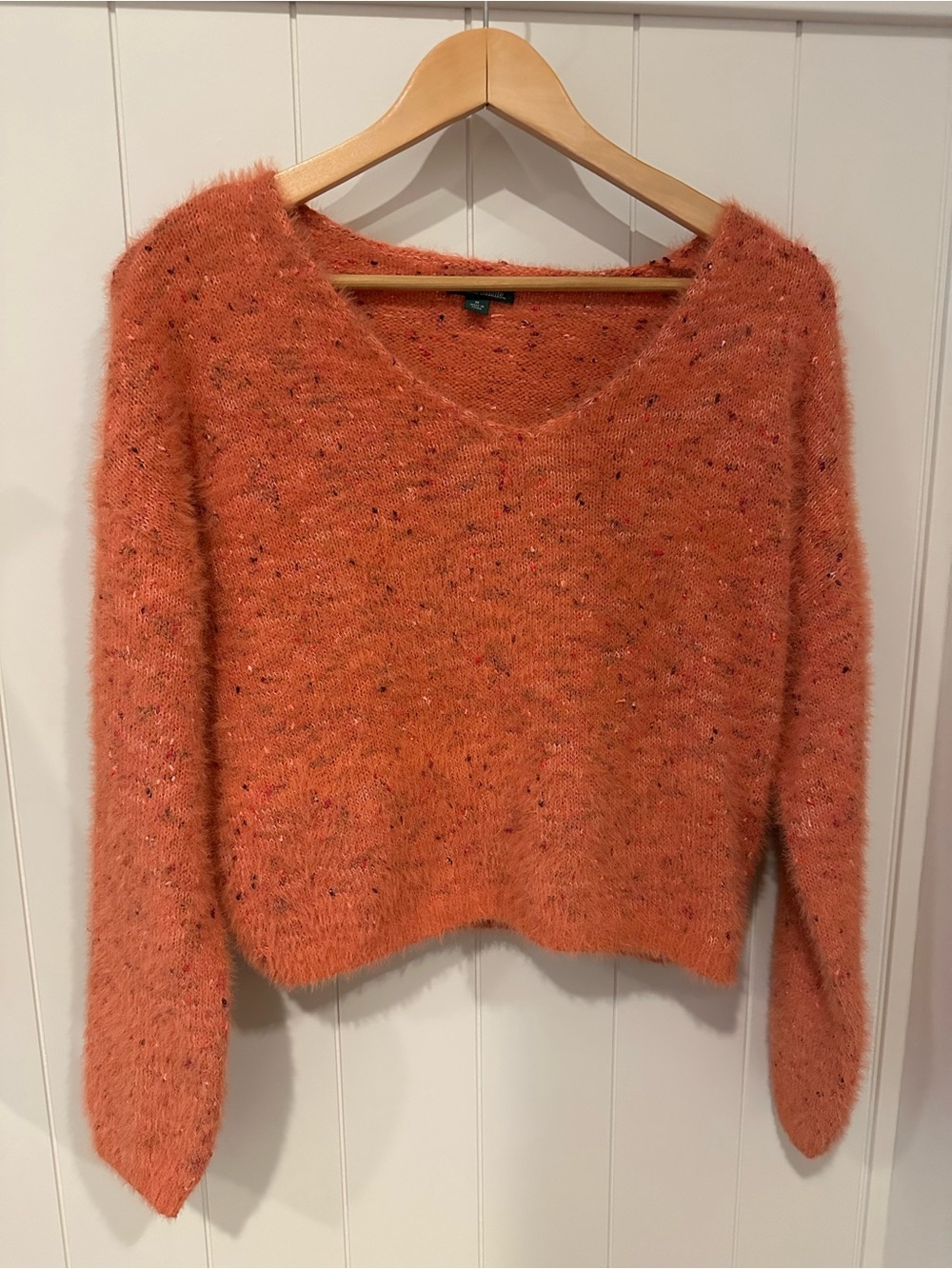 Wild Fable Fuzzy V‑Neck Sweater Women’s Medium |‎ Orange‑Pink Soft Textured Knit